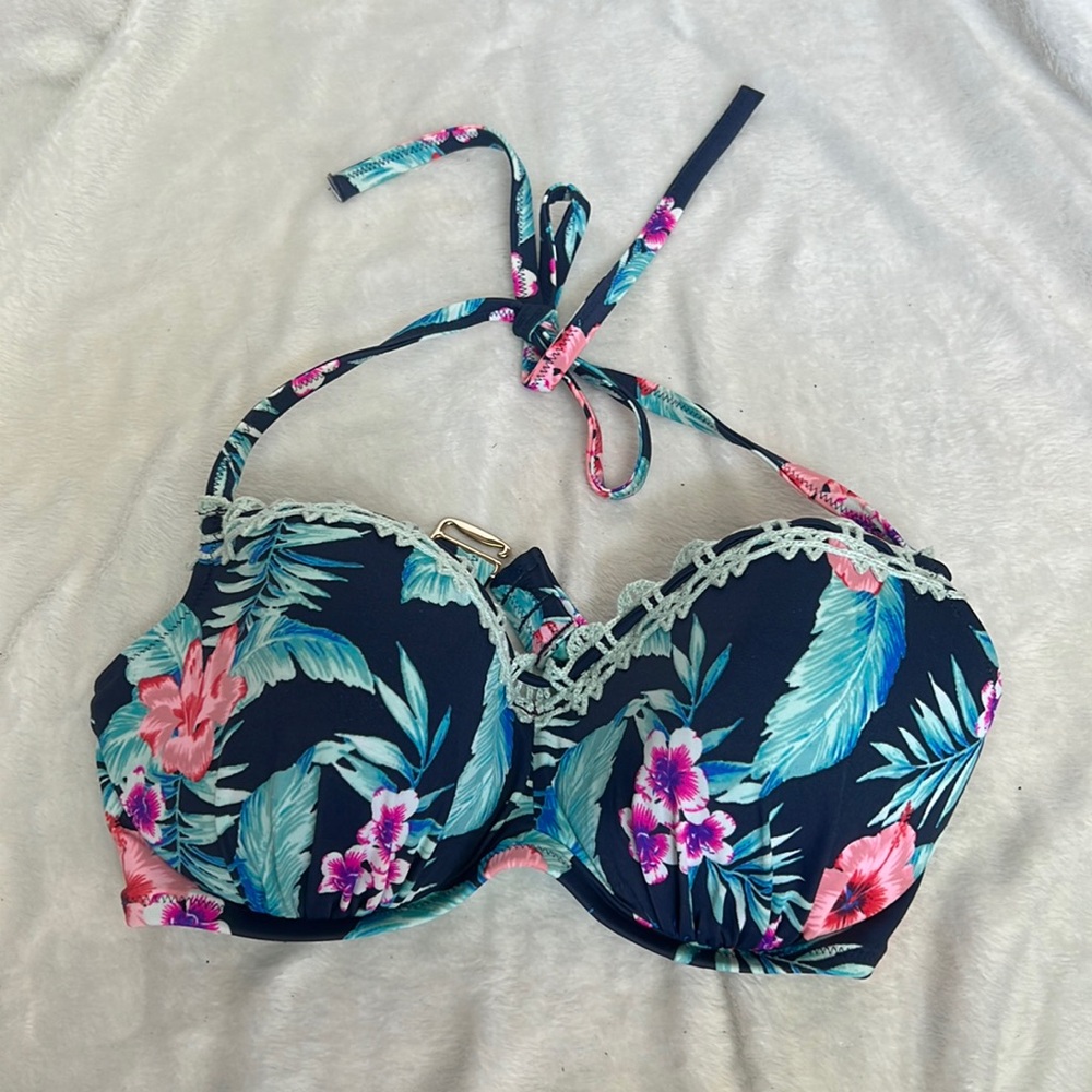 34 D Swimsuit